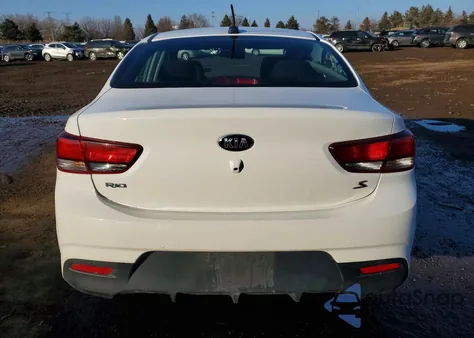 2018 Kia Rio S z USA, uszkodzony, nr VIN 3KPA24AB0JE054395